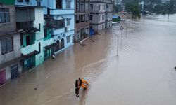 Hindistan'da aşırı yağışların yol açtığı sel ve toprak kaymalarında 16 kişi öldü