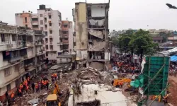 Hindistan'da 6 katlı binanın çökmesi sonucu 7 kişi öldü