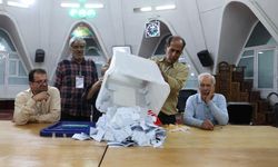 İran'da seçimin ilk sonuçlarında Pezeşkiyan'ın önde olduğu görüldü