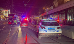 İstanbul'da tramvayın altında kaldı canından oldu