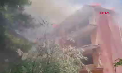 Diyarbakır'da binanın çatısında yangın...