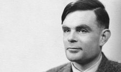 Alan Turing Kimdir? Modern Bilgisayarların Temellerini Atan Şifre Kırıcı