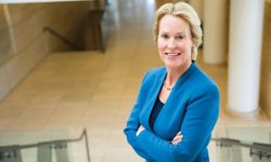 Frances Arnold Kimdir? Yönlendirilmiş Evrim Çalışmalarıyla Nobel Ödülü Alan Kimyager