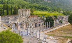 İzmir Efes Antik Kenti’ne Nasıl Gidilir? Tarihin Kapılarını Aralamak