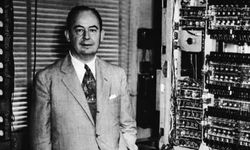 John von Neumann Kimdir? Bilgisayar Biliminin Temellerini Atan Matematikçi