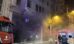 Beyoğlu'nda 9 katlı otelden alevler yükseldi...