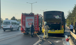 İETT otobüsünün motoru alev aldı