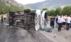 Düğün yolunda kaza! 1'i ağır, 26 yaralı