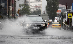 İstanbul'da kıştan kalma bir gün! Sağanak başladı fırtına uyarısı yapıldı...