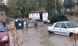 Sinop'ta sağanak yağış etkili oldu yollar göle döndü