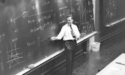 Richard Feynman Kimdir? Kuantum Fiziğinin Eğlenceli ve Derin Dünyasına Katkıları