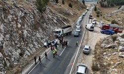 Kahramanmaraş'ta kamyonla çarpışan otomobildeki 2 kişi öldü