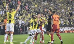 Fenerbahçe – Galatasaray derbisinde tartışmalı karar! Davinson Sanchez’in pozisyonu kırmızı kart mı?