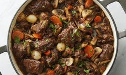 Julie & Julia Julia Child’ın Boeuf Bourguignon Tarifi: Fransız Mutfağının Efendisi