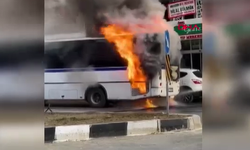 Manisa'da seyir halindeki işçi servisi yandı!