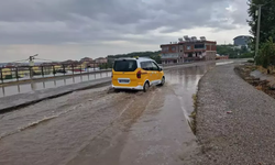 Diyarbakır’da sağanak! Cadde ve sokaklar göle döndü