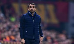 van Bronckhorst: Futbol oynamayı isteyen bizdik