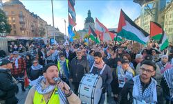 İsveç'te yüzlerce kişi İsrail saldırılarını protesto etti