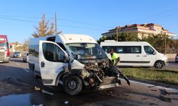 Öğrenci servisi ile TIR çarpıştı! 11 yaralı