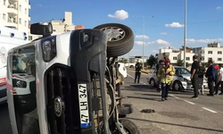 Mardin'de otomobil ile çarpışan minibüs devrildi! 3 yaralı