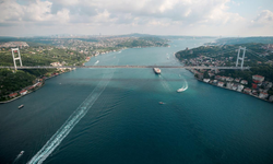 İstanbul Boğazı'nda gemi trafiği askıya alındı