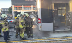 Metrobüste yangın panik yarattı