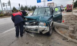 Amasya'da cip ile otomobilin çarpıştığı kazada 4 kişi yaralandı