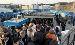 Metrobüse binme yarışı! Bazı duraklarda yoğunluk artışı...