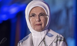 Emine Erdoğan'ı Azerbaycan Cumhurbaşkanı Aliyev'in eşi Mihriban Aliyeva sarılarak karşıladı