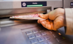 ATM’lerde yeni dönem! Para çekme ve yatırma işlemleri değişiyor