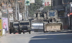 İsrail, Batı Şeria'nın Cenin kentine buldozerlerle baskın düzenledi