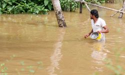 Sri Lanka'da şiddetli yağışların yol açtığı afetler 15 binden fazla kişiyi etkiledi