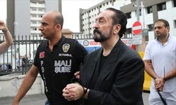 Adnan Oktar davası: 4 hakim ve savcı yargılanıyor