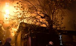 Beyoğlu'nda gecekonduda patlama: Alev alev yandı