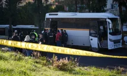 İzmir'de öğrenci servisi TIR'a çarptı! 1 ölü, 1 yaralı