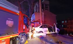 Bursa'da otomobil elektrik direğine çarptı! 1 ölü, 3 yaralı