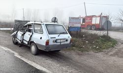 Çanakkale'de tırın dorsesine çarpan otomobilin sürücüsü öldü