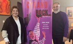 Dilek Türker, "Cyrano Rock" oyunuyla 80. yaşını kutladı