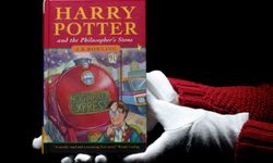 Çöpe atılmıştı servet değerinde satıldı: Harry Potter'ın ilk kitabı 21 bin sterline alıcı buldu