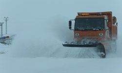 Ardahan-Kars ile Kars-Göle kara yolu tır geçişine kapatıldı