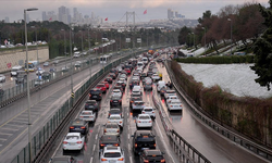 İstanbul'da kar! Trafik yoğunluğu yaşanıyor