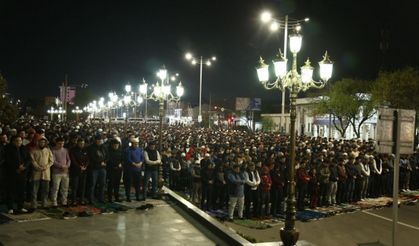 Özbekistan'da ramazanın ilk teravihi kılındı