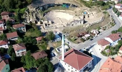 Depremlerle hasar gören Düzce'deki antik kent tarihe ışık tutuyor