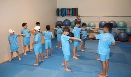Eyüpsultanlı çocuklar karate öğreniyor