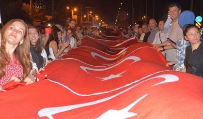 300 metrelik Türk bayrağı ile 19 Mayıs coşkusu...