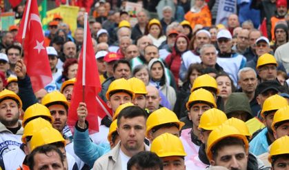 Zonguldak’ta 1 Mayıs kutlamaları! Çinli mühendisler yürüyüşe katıldı