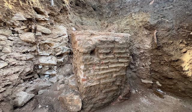 Erdek'te bir evin temel kazısında arkeolojik kalıntı çıktı   