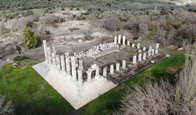 Apollon Smintheus Tapınağı'nda 2 bin yıllık mezar bulundu  