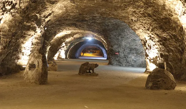 Hititlerden kalan tuz mağarası 1,5 milyon ziyaretçi çekti