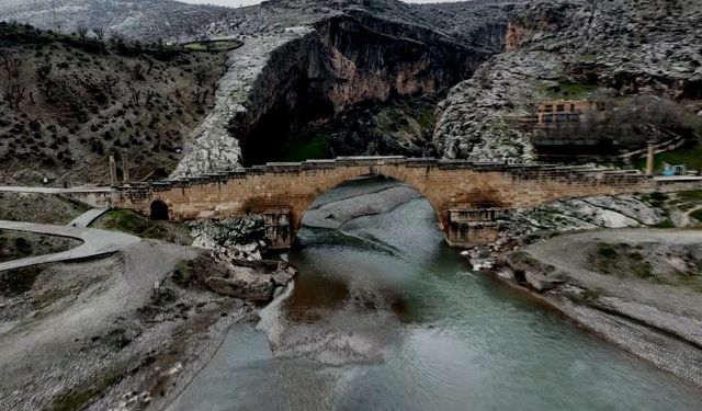 Adıyaman'daki tarihi köprü depremlere meydan okuyor 